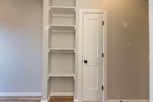 518 S Main St, Perkins, OK, 74059-4301 | Card Image