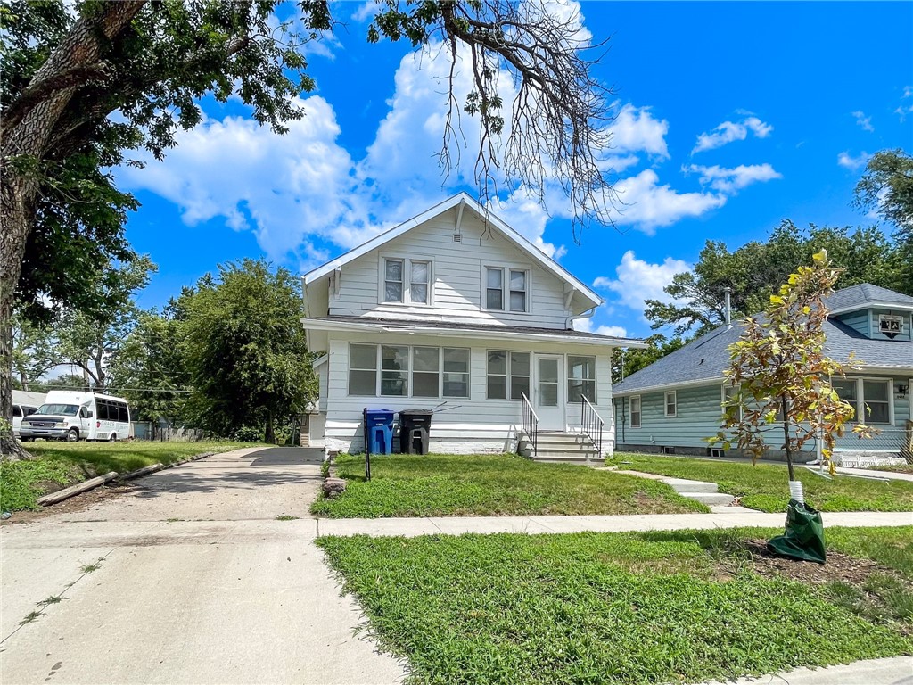 Walnut St, Des Moines, IA 50317