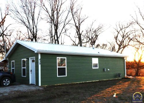 438 Searle St, Whiting, KS, 66552-9522 | Card Image
