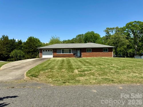 3195 Westview St, Valdese, NC, 28690-9425 | Card Image