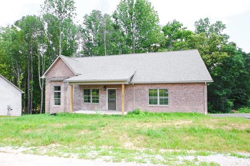 401 Crossvine Rd, Sparta, TN, 38583-2439 | Card Image