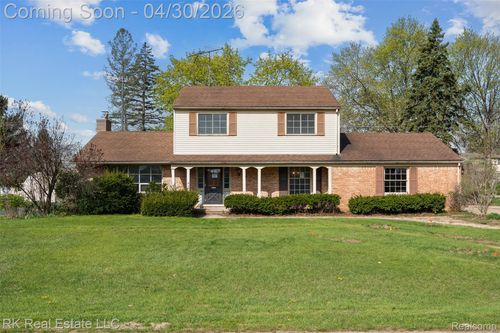 52489 Butternut Dr, Shelby Township, MI, 48316-2947 | Card Image