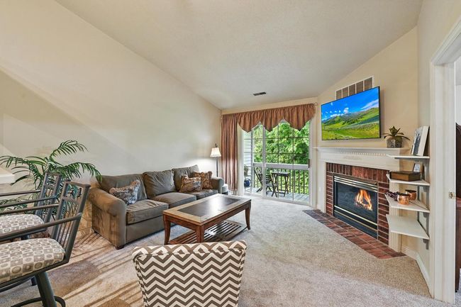 F - 584 Pewaukee Road, Condo with 2 bedrooms, 2 bathrooms and null parking in Pewaukee WI | Image 7