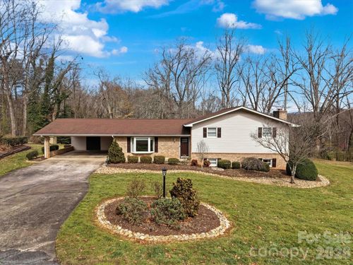 550 32nd Avenue Dr Nw, Hickory, NC, 28601-1046 | Card Image