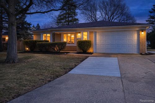 39284 Sunderland Dr, Clinton Township, MI, 48038-2679 | Card Image