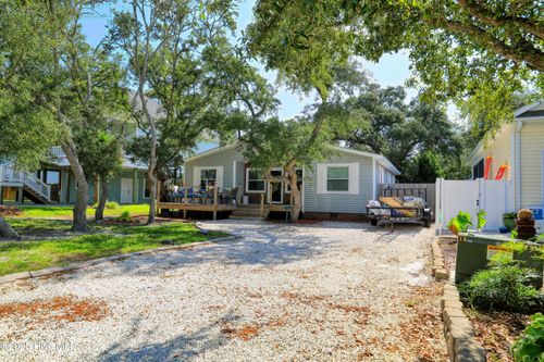 206 Ne 51st St, Oak Island, NC, 28465-5119 | Card Image