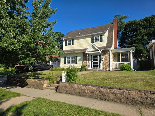 1008 Manor Rd, New Kensington, PA, 15068-5318 | Card Image