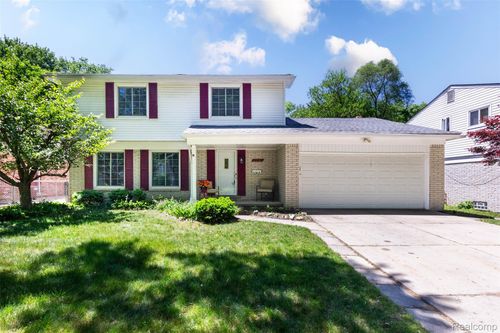 21581 Birchwood St, Farmington, MI, 48336-4503 | Card Image