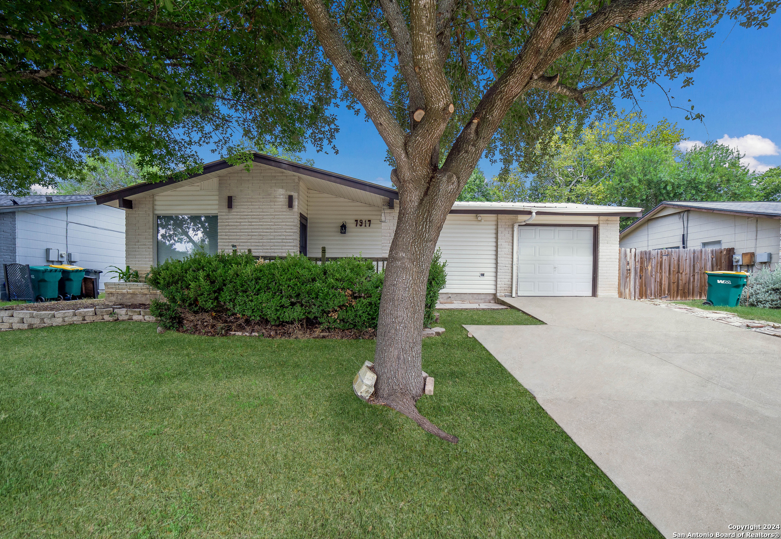 Dry Canyon Trl, Live Oak, TX 78233