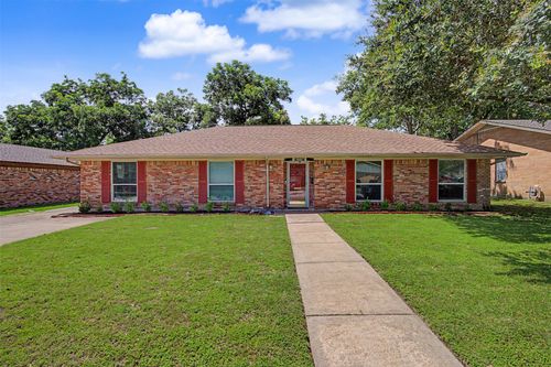 2009 Cliffside Dr, Edgecliff Village, TX, 76134-1813 | Card Image