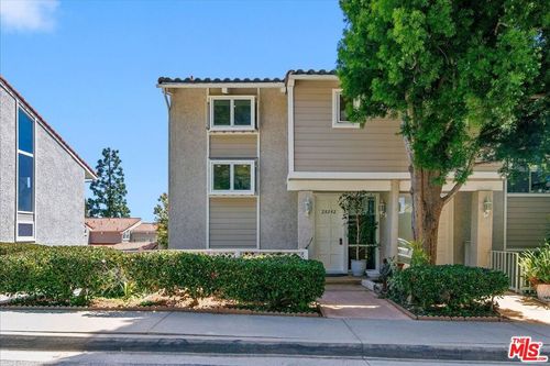 28242 Rey De Copas Ln, Malibu, CA, 90265-4461 | Card Image