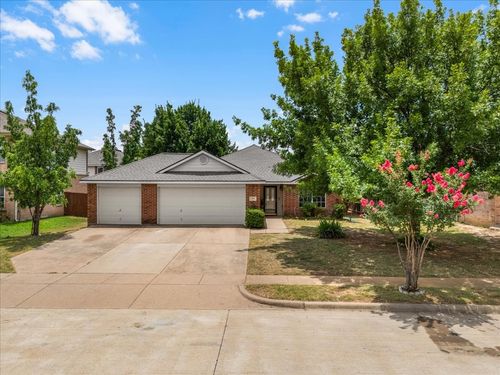 717 Partridge Dr, Saginaw, TX, 76131-8810 | Card Image