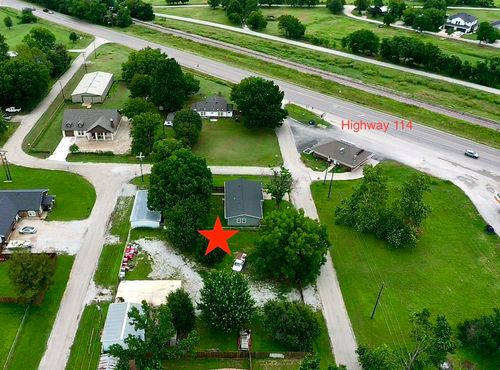 102 S Oak St, Paradise, TX, 76073-2714 | Card Image
