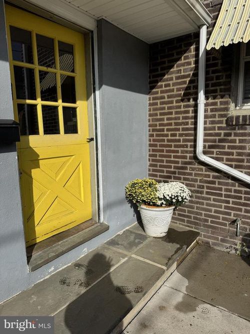 rear-639 Spring Mill Ave, CONSHOHOCKEN, PA, 19428-1951 | Card Image