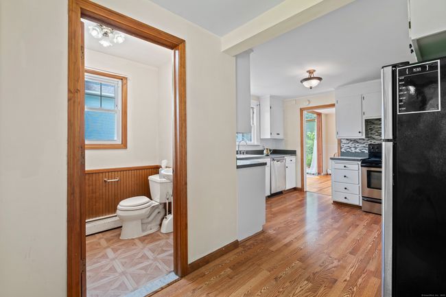 136 Bloomfield Ave, House other with 3 bedrooms, 2 bathrooms and 3 parking in Windsor CT | Image 16
