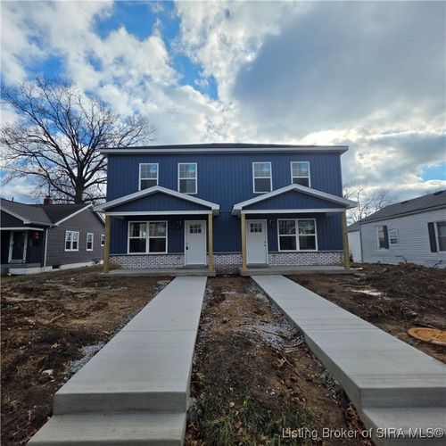 924 E Chestnut St, Jeffersonville, IN, 47130-4302 | Card Image