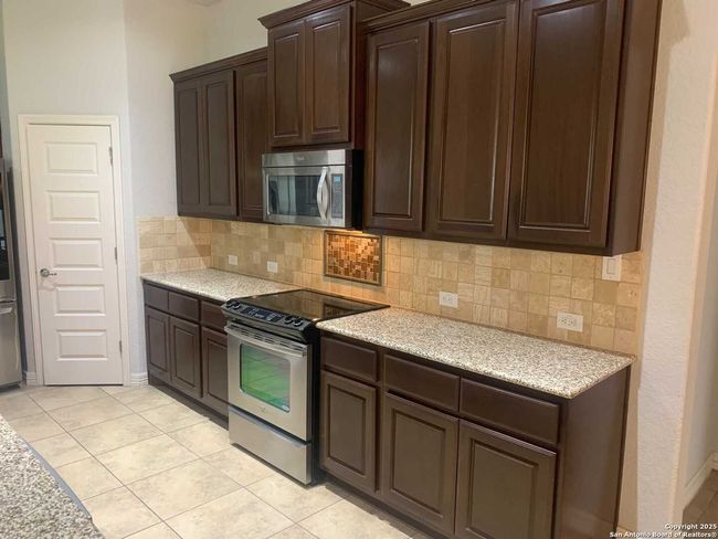 594 Carriage House, House other with 4 bedrooms, 2 bathrooms and null parking in Spring Branch TX | Image 5