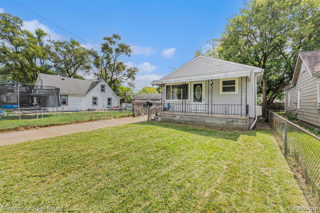 Chalmers Ave, Warren, MI 48091