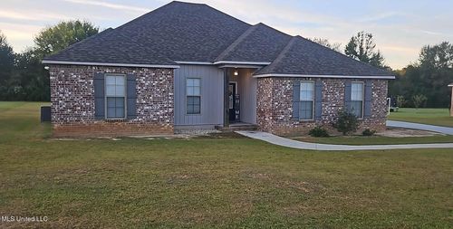 15 Southtown Ln, Purvis, MS, 39475-5606 | Card Image