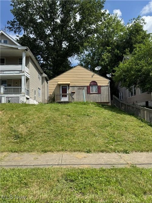 13613 Beachwood Ave, Cleveland, OH, 44105-6421 | Card Image