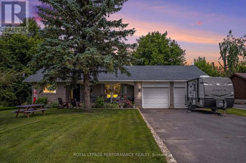 15 Fair St, North Glengarry, ON, K0C1T0 | Card Image