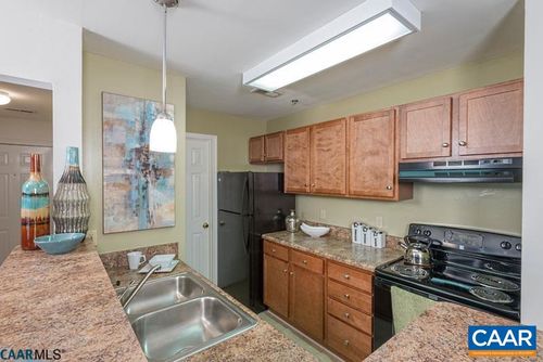 200 Lake Club Ct, CHARLOTTESVILLE, VA, 22902-7263 | Card Image