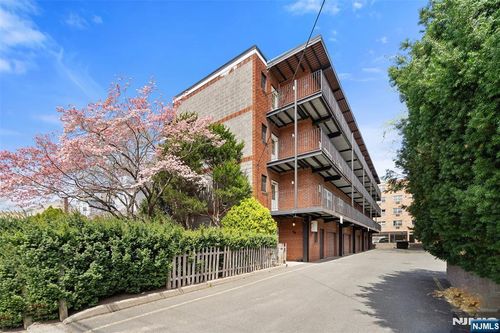 64 Poplar Ave, Hackensack, NJ, 07601-4709 | Card Image