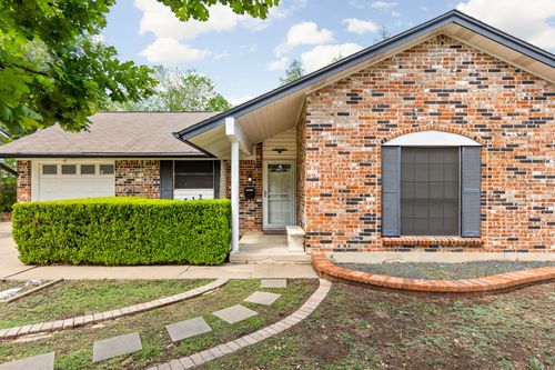 412 Thistlewood Dr, Austin, TX, 78745-2290 | Card Image