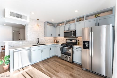 3387 Sparrow Heights Ave, North Las Vegas, NV, 89032-8922 | Card Image