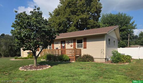 526 N Ohio Ave, York, NE, 68467-3331 | Card Image