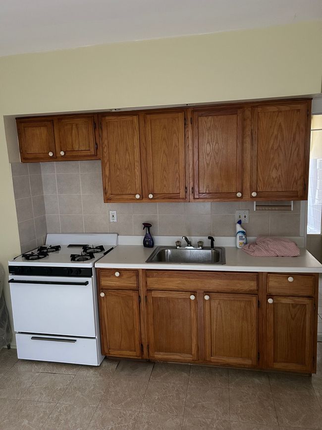 11357 Moran St, House other with 4 bedrooms, 2 bathrooms and null parking in Hamtramck MI | Image 15