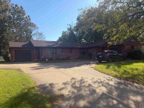 2232 Sw Fairlawn Ave, Topeka, KS, 66614 | Card Image