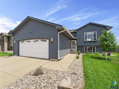 3920 S Stanford Ave, Sioux Falls, SD, 57106-7204 | Card Image