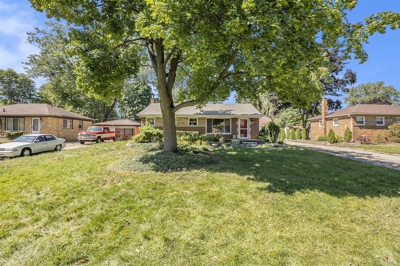 Saint Joseph St, West Bloomfield, MI 48324