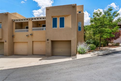 765 Viento Cir, Santa Fe, NM, 87501-1403 | Card Image