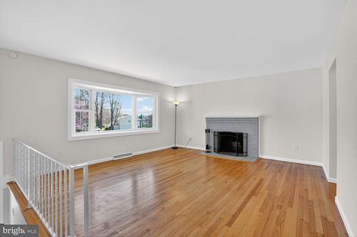 7716 Ontario Rd, GAINESVILLE, VA, 20155-1713 | Card Image