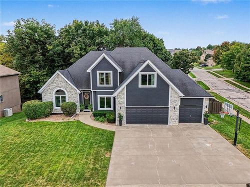 201 Surrey Ct, Smithville, MO, 64089-8373 | Card Image