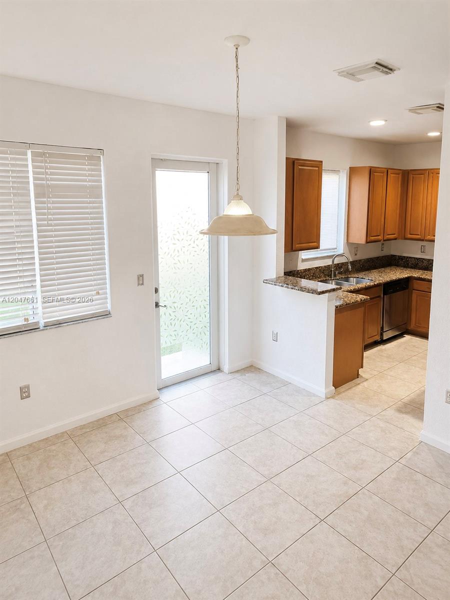 Residential Lease in Miami Gardens 4