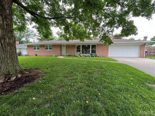 47 Carnation Dr, Belleville, IL, 62221-4312 | Card Image