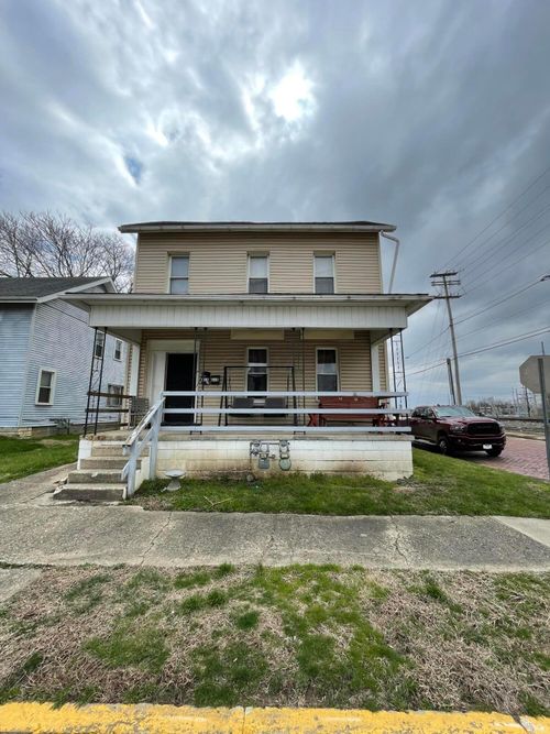 215 W Mound St, Circleville, OH, 43113-1625 | Card Image