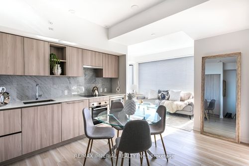 611-19 Bathurst St, Toronto, ON, M5V0N2 | Card Image
