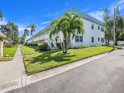 16 - 5217 81st Street N, Condo with 2 bedrooms, 2 bathrooms and null parking in St Petersburg FL | Image 1