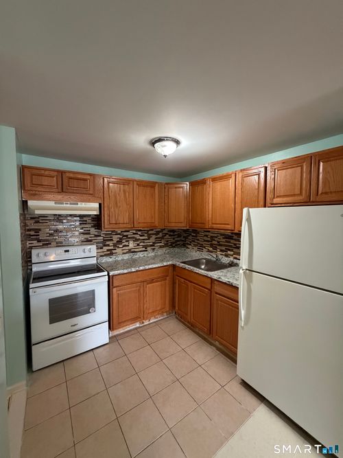 105-153 Bull Hill Ln, West Haven, CT, 06516-3930 | Card Image