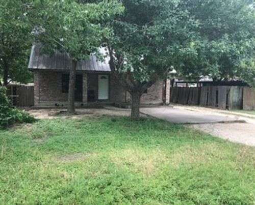 1017 W 3rd St, Taylor, TX, 76574-2405 | Card Image