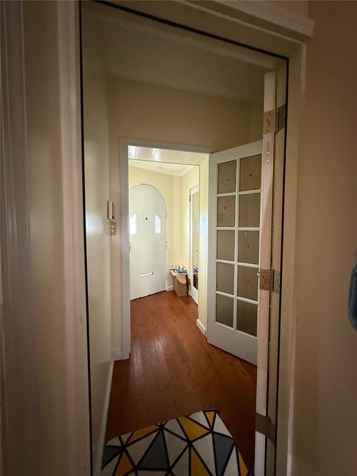 9507 239th St, Floral Park, NY, 11001-3826 | Card Image