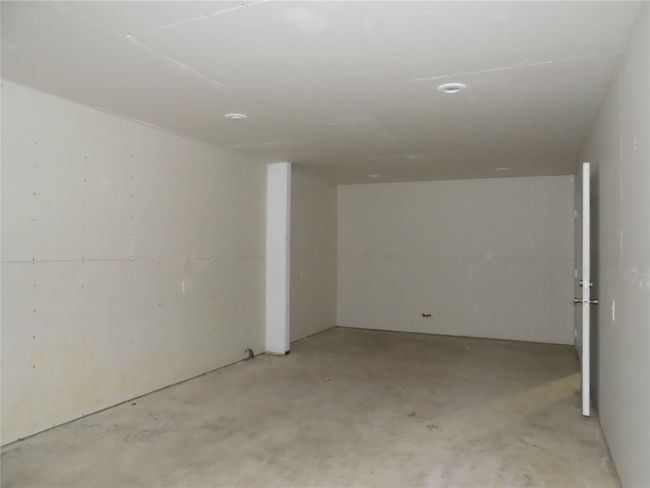 27' x 12' Storage Room in Garage | Image 23