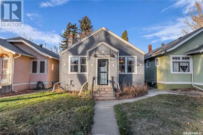 405 9th St E, House other with 3 bedrooms, 2 bathrooms and null parking in Saskatoon SK | Image 1