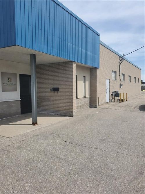 37 Bleams Rd, Kitchener, ON, N2C2G1 | Card Image