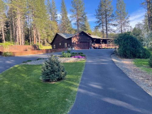 4728 E Evans Creek Rd, Rogue River, OR, 97537-5589 | Card Image