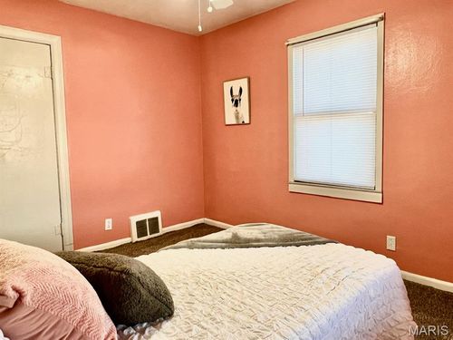 523 N 6th St, Wood River, IL, 62095-1756 | Card Image